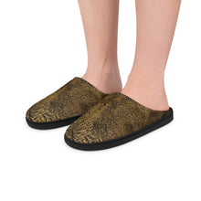 Load image into Gallery viewer, Buffalo Pelt Slippers
